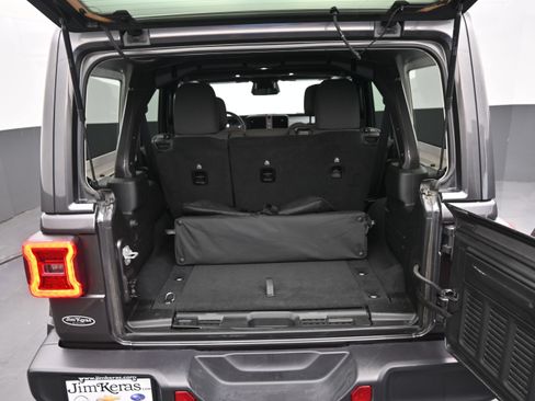 Used 2025 Jeep Wrangler Unlimited Sahara AWD/4WD image 14