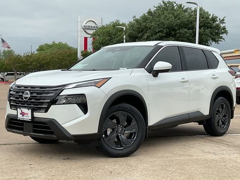New 2026 Nissan Rogue SV FWD image 2