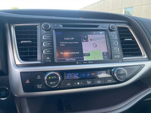 Used 2019 Toyota Highlander Limited Platinum AWD/4WD image 9