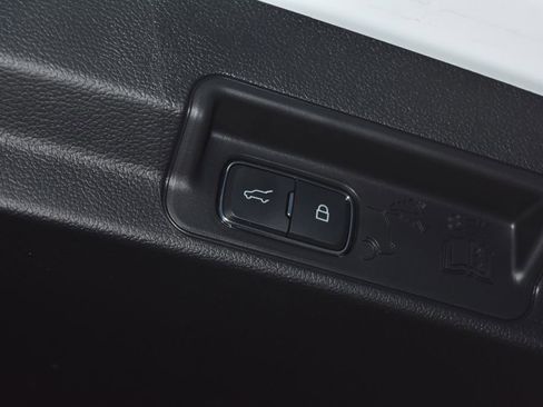 Used 2025 Ford Explorer Platinum w/ LUX Leather Package image 38