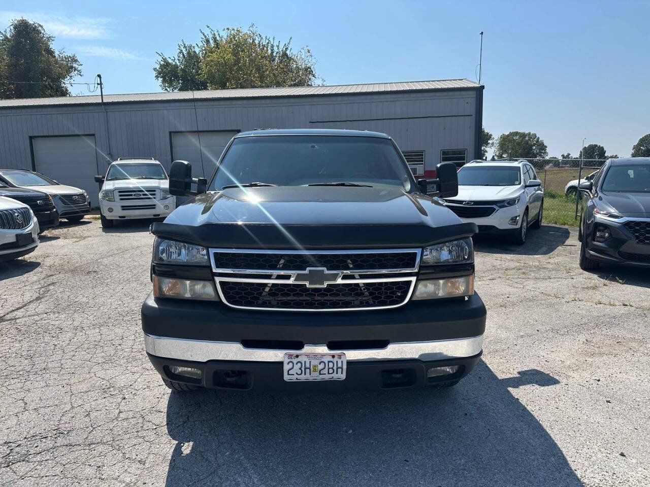Used 2007 Chevrolet Silverado 2500 LT w/ Heavy-Duty Power Package AWD/4WD image 2