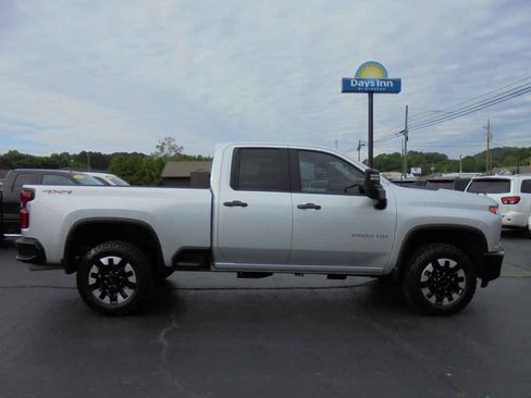 Used 2020 Chevrolet Silverado 2500 Custom w/ Custom Value Package AWD/4WD image 2