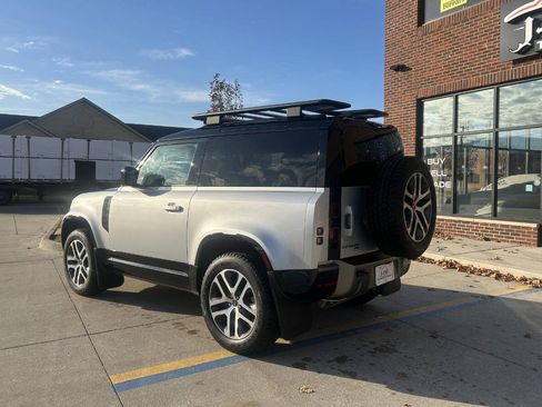 Used 2022 Land Rover Defender 90 X-Dynamic S image 9