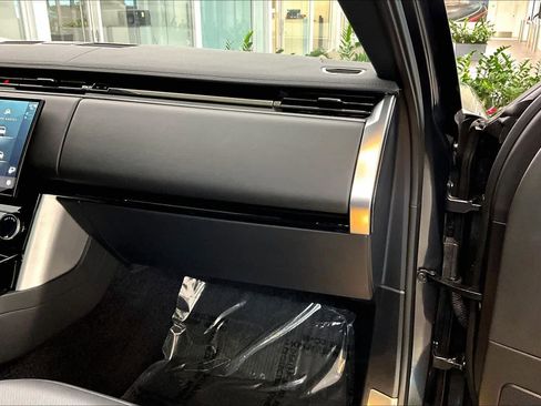 Used 2023 Land Rover Range Rover Long Wheelbase SE image 36