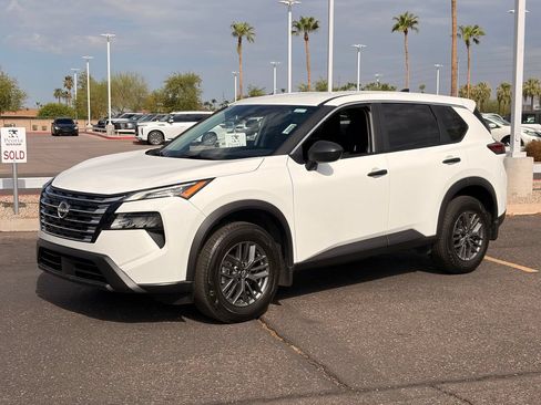 Certified 2025 Nissan Rogue S FWD image 2