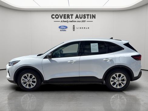 Used 2025 Ford Escape Active FWD image 2