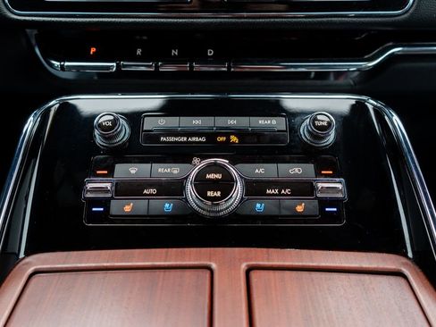 Used 2023 Lincoln Navigator Reserve image 31