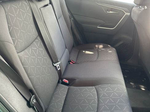 Used 2020 Toyota RAV4 XLE w/ Convenience Package FWD image 20