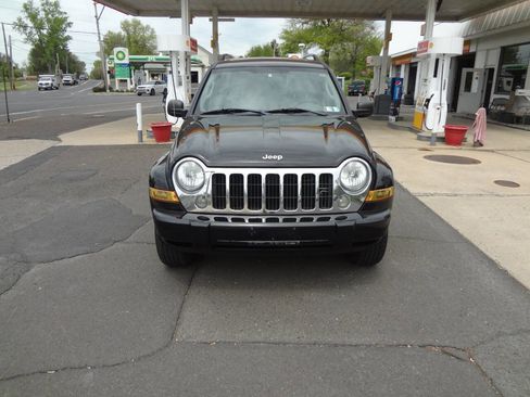 Used 2005 Jeep Liberty Limited AWD/4WD image 7
