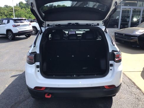 Used 2025 Jeep Compass Trailhawk w/ Trailhawk Elite Group AWD/4WD image 5