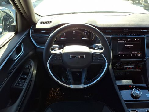 New 2025 Jeep Grand Cherokee L Altitude image 11