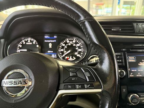 Used 2019 Nissan Rogue SV AWD/4WD image 17