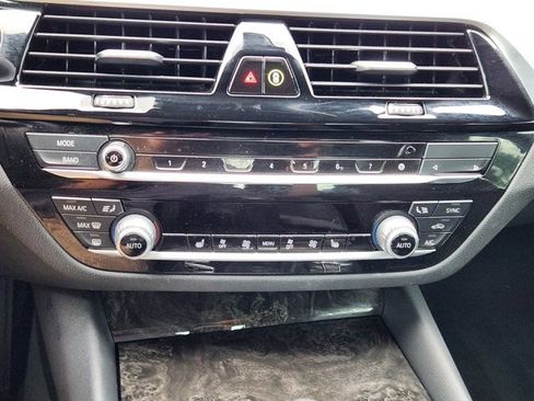Used 2023 BMW 530i w/ Premium Package RWD image 18