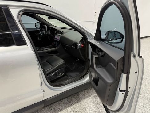 Used 2019 Jaguar F-PACE Premium image 55