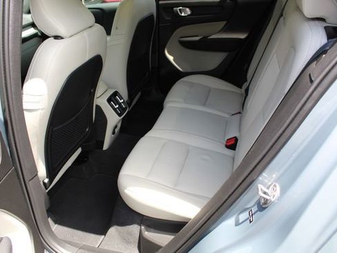 Certified 2023 Volvo XC40 B5 Plus w/ Climate Package AWD/4WD image 15