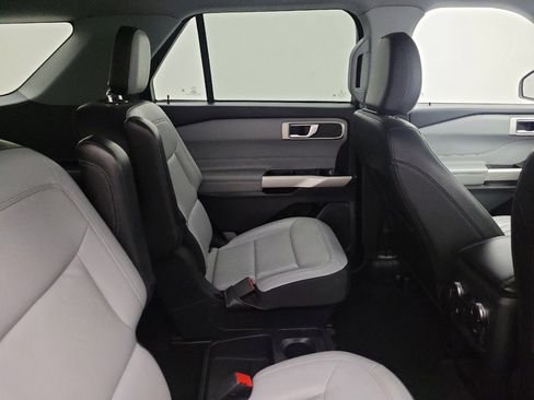 Used 2021 Ford Explorer XLT w/ Equipment Group 202A AWD/4WD image 19