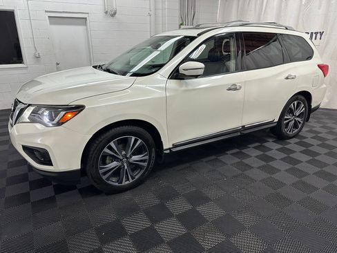 Used 2019 Nissan Pathfinder Platinum AWD/4WD image 5