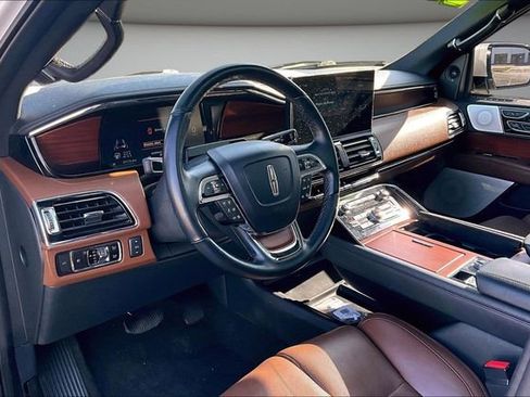 Used 2023 Lincoln Navigator Reserve image 17