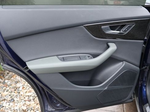 Used 2019 Audi Q8 Prestige image 16