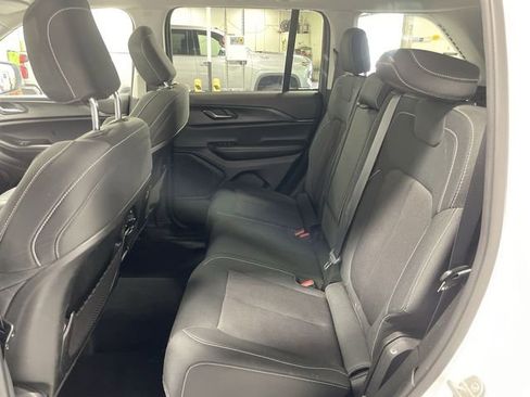 Used 2024 Jeep Grand Cherokee Laredo X AWD/4WD image 23