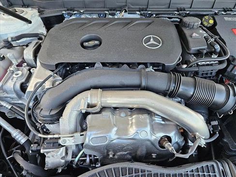 Used 2025 Mercedes-Benz GLB 250 image 16