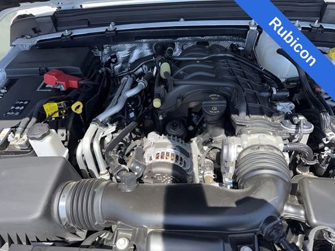 Used 2024 Jeep Gladiator Rubicon w/ Technology Group AWD/4WD image 13