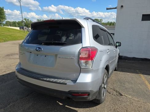 Used 2017 Subaru Forester 2.5i Premium AWD/4WD image 6
