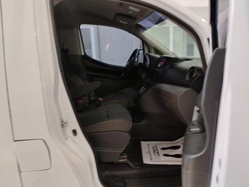 Used 2017 Nissan NV200 S image 52