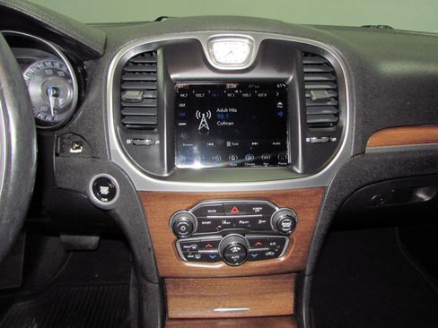 Used 2018 Chrysler 300 C w/ Sun, Sound & Nav Package image 19