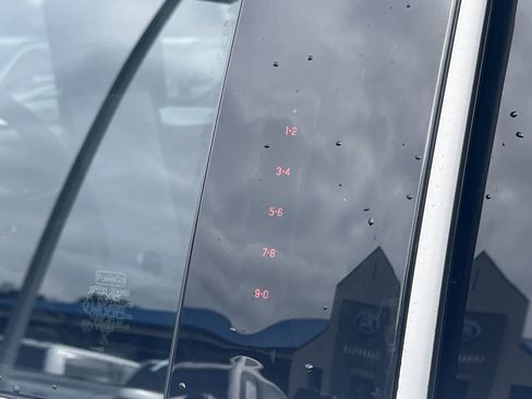 Used 2023 Ford Expedition Limited image 33