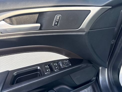 Used 2019 Ford Fusion SE w/ Equipment Group 151A FWD image 27