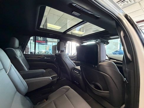 Used 2023 Cadillac Escalade Premium Luxury AWD/4WD image 32