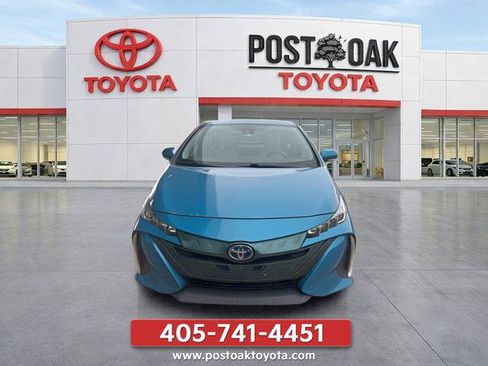 Used 2017 Toyota Prius Prime Premium FWD image 2