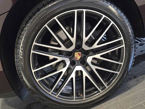 Used 2025 Porsche Macan Turbo AWD/4WD image 11