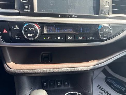 Used 2017 Toyota Highlander Limited Platinum w/ Carpet Mat Package AWD/4WD image 28