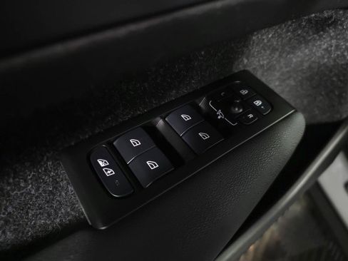 Used 2021 Volvo XC40 P8 Recharge w/ Advanced Package image 30