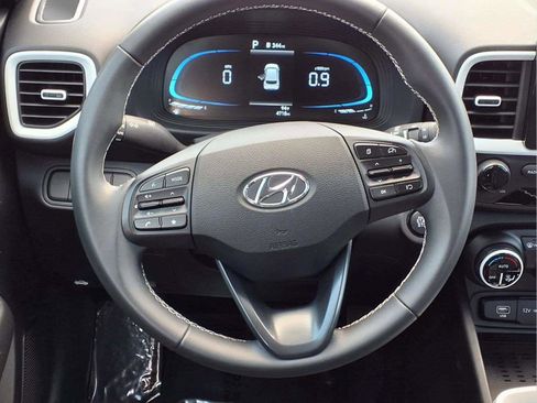 Certified 2025 Hyundai Venue Limited FWD image 19