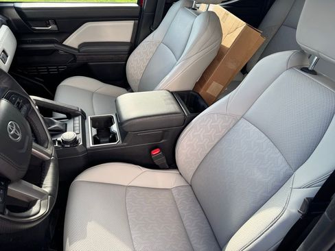 Certified 2025 Toyota Tacoma Limited AWD/4WD image 6