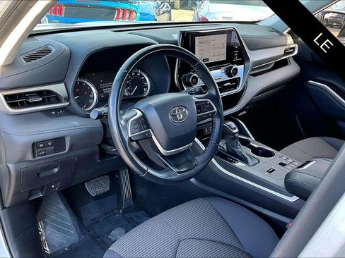 Used 2024 Toyota Highlander LE image 16