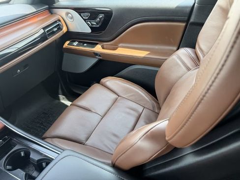 Used 2023 Lincoln Aviator Reserve w/ Equipment Group 201A AWD/4WD image 18
