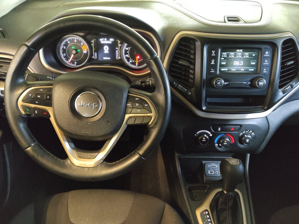 Used 2018 Jeep Cherokee Latitude w/ Altitude Package FWD image 22