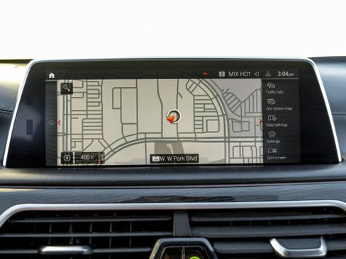 Used 2020 BMW 750i xDrive w/ Executive Package image 21