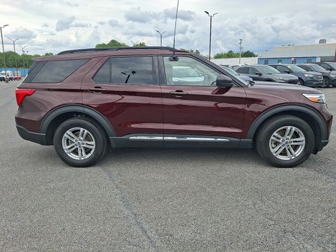 Used 2022 Ford Explorer XLT w/ Equipment Group 202A AWD/4WD image 7