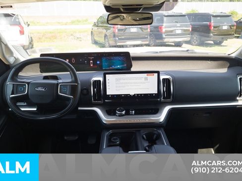 Used 2025 Ford Expedition Platinum AWD/4WD image 22