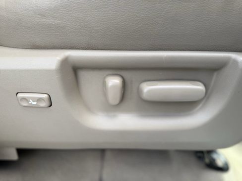 Used 2010 Toyota Tundra Limited image 34