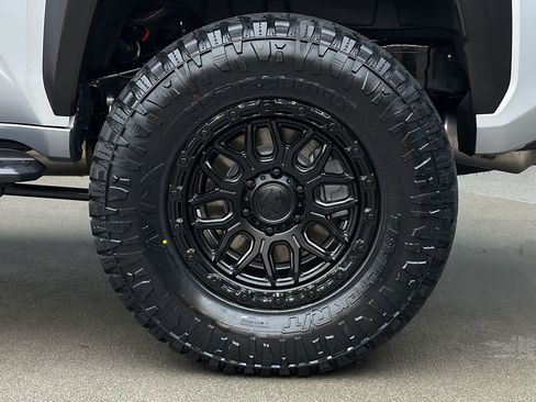 Used 2026 Toyota 4Runner TRD Off-Road Premium AWD/4WD image 12