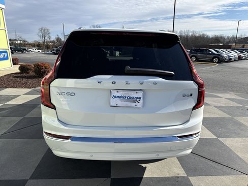 Used 2025 Volvo XC90 B6 Plus image 9
