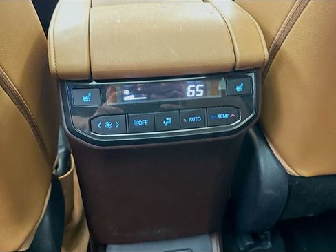 Used 2020 Toyota Highlander Platinum image 27