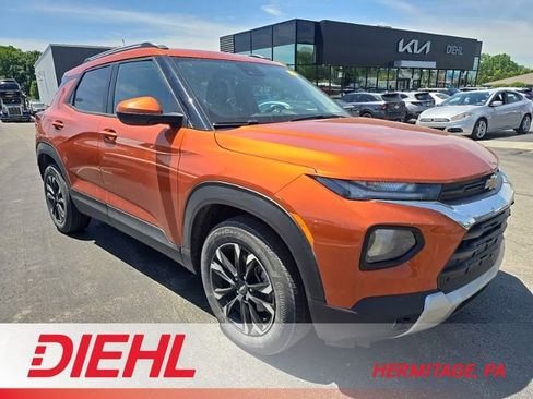 Used 2022 Chevrolet TrailBlazer LT w/ Convenience Package FWD image 1