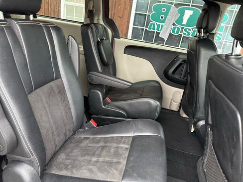 Used 2019 Dodge Grand Caravan SXT FWD image 13
